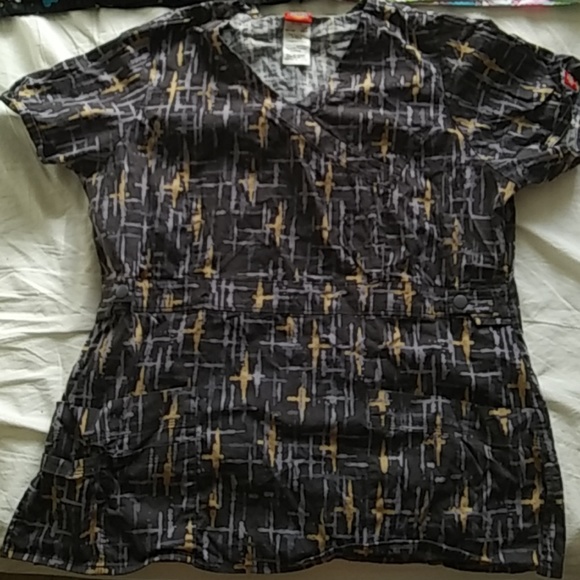2 Large and 1 Medium Scrub tops. 3 for $50 - Picture 2 of 7